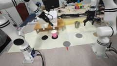 对着机械人发出一条指令：“把客堂一下